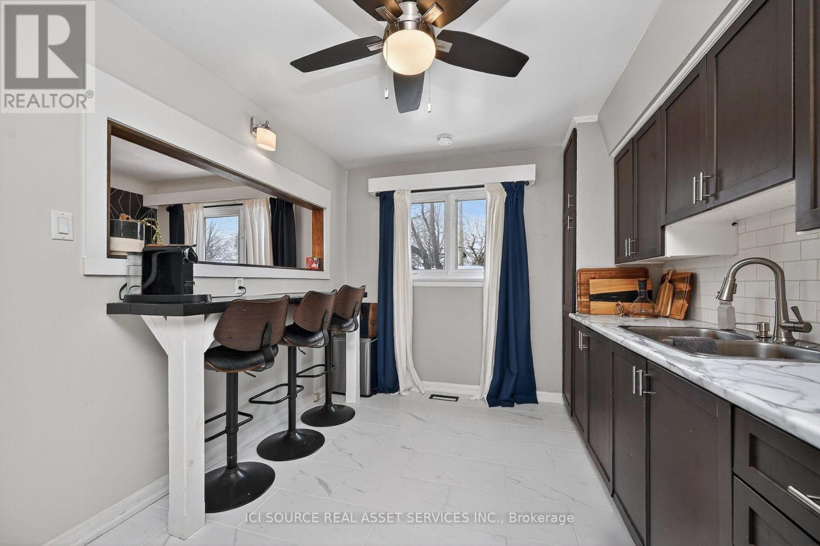 1126 WOODROFFE AVENUE - 17