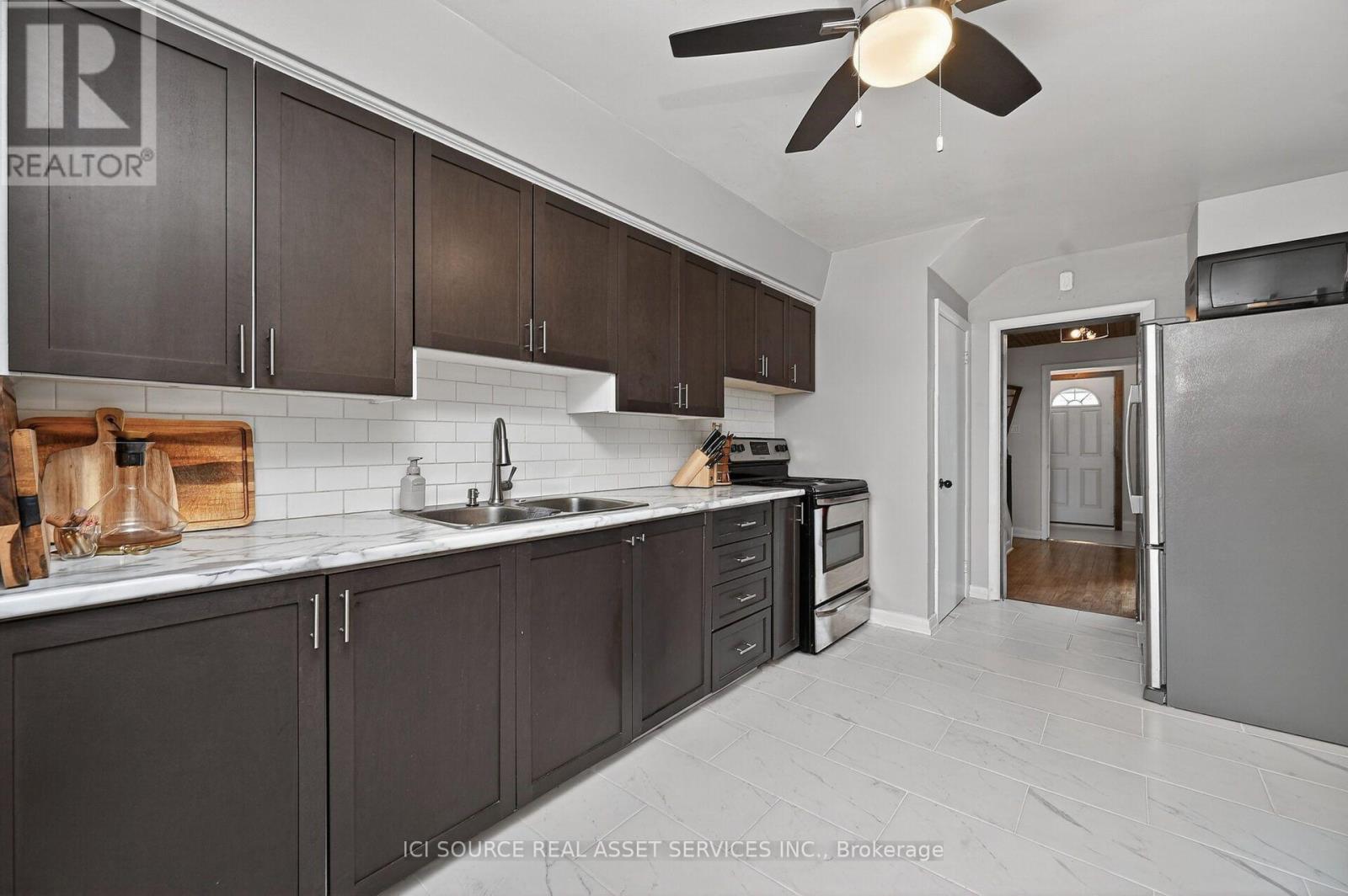 1126 WOODROFFE AVENUE - 20