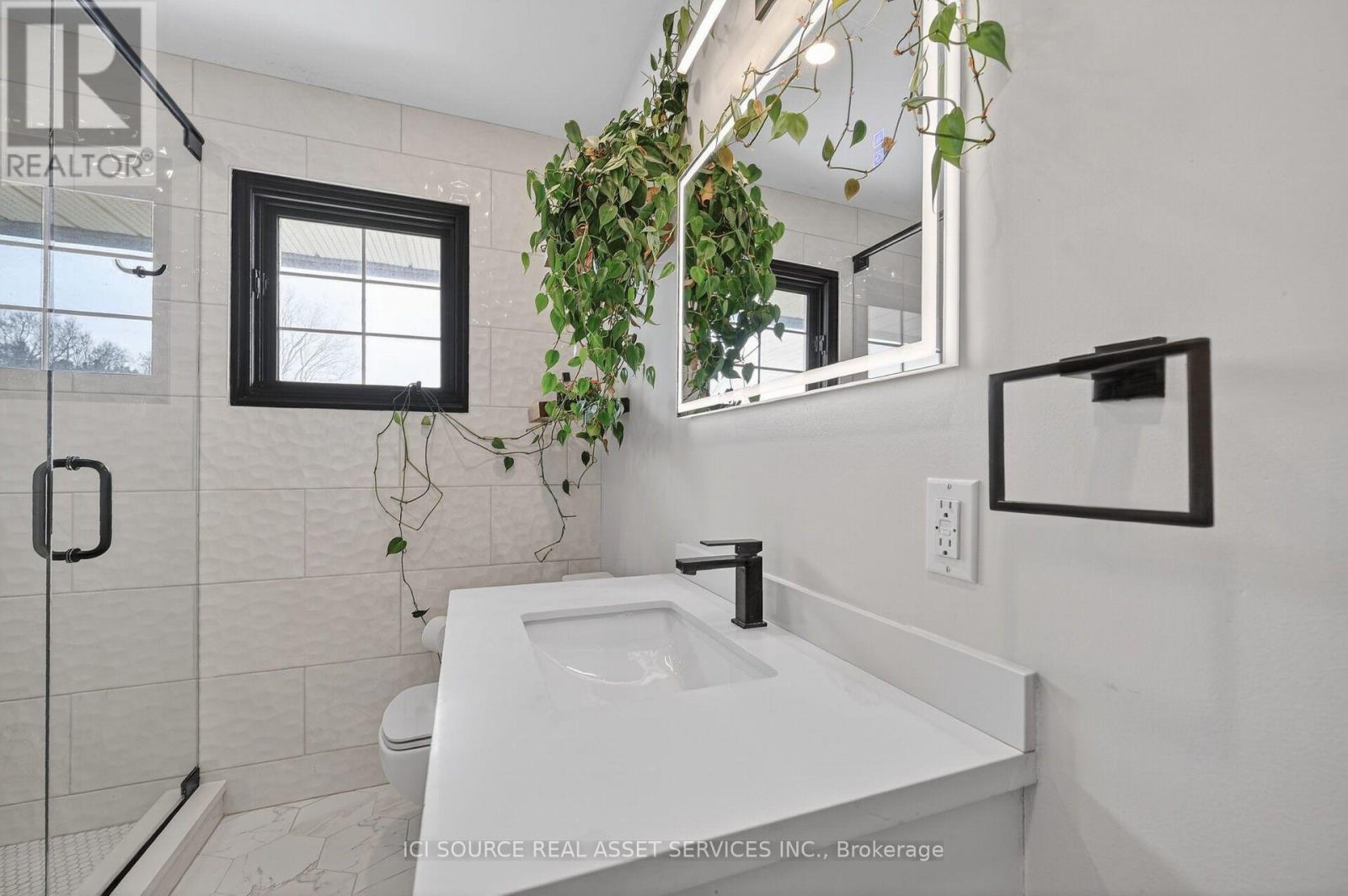 1126 WOODROFFE AVENUE - 23