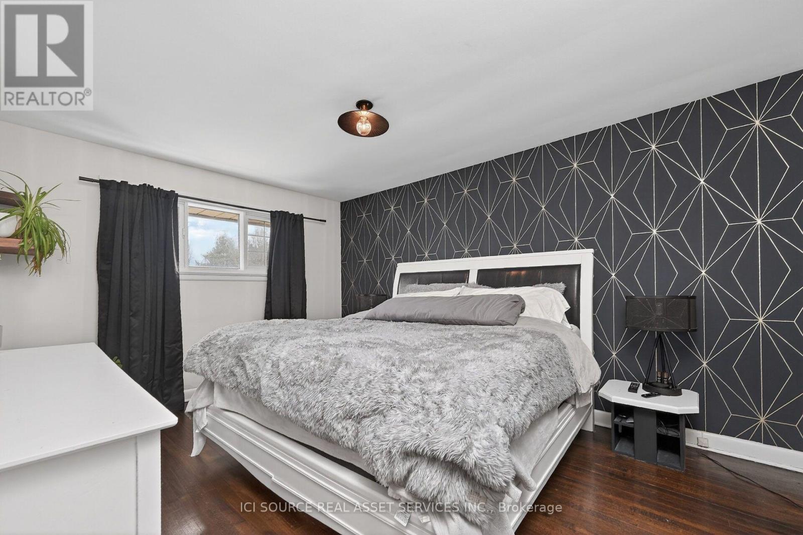 1126 WOODROFFE AVENUE - 25