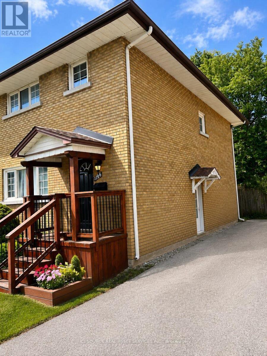 1126 WOODROFFE AVENUE - 3