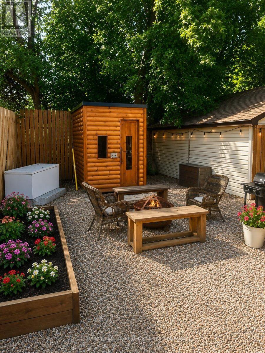 1126 WOODROFFE AVENUE - 33