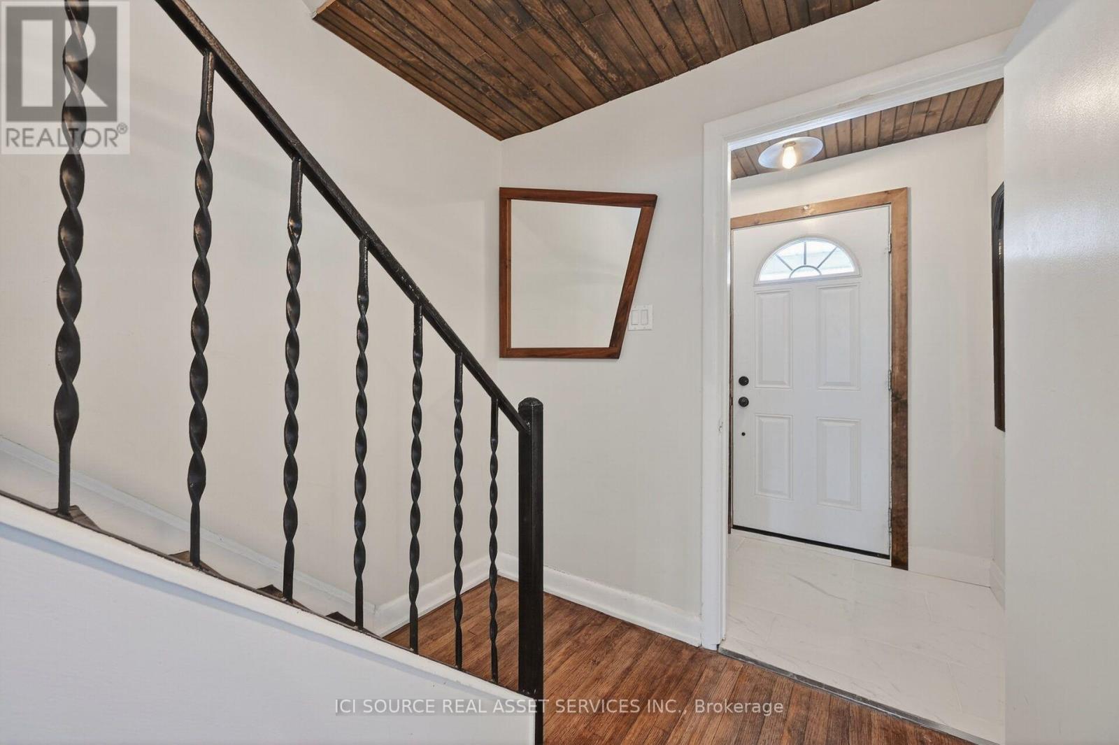 1126 WOODROFFE AVENUE - 5