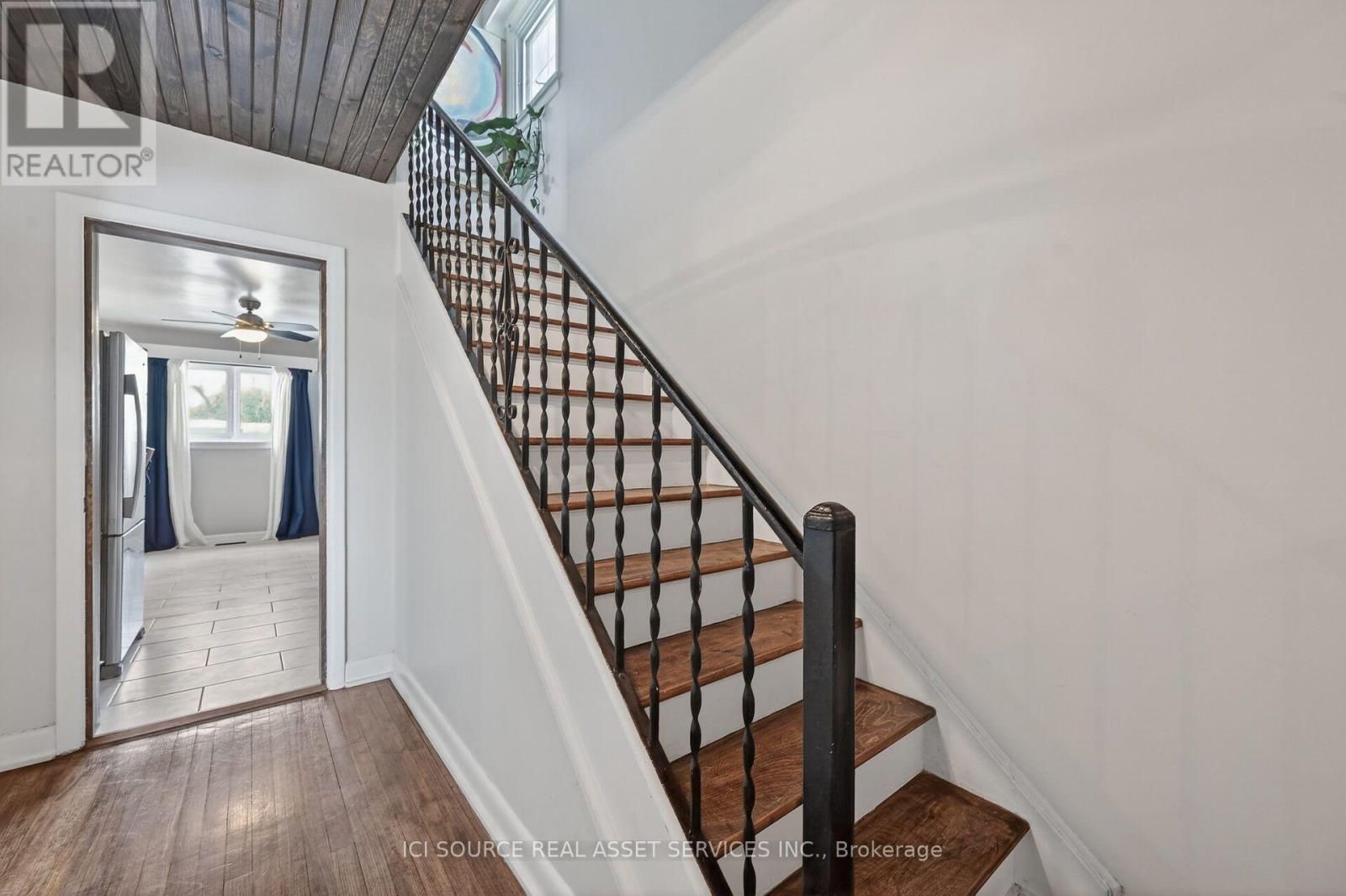 1126 WOODROFFE AVENUE - 6