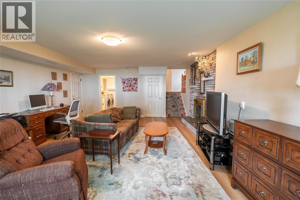 1030 EDGEWATER COURT - 31