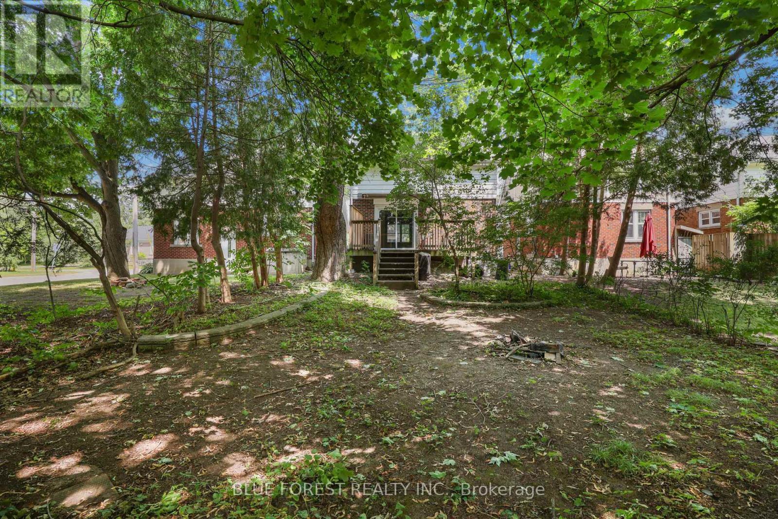 1047 PATRICIA STREET - 23