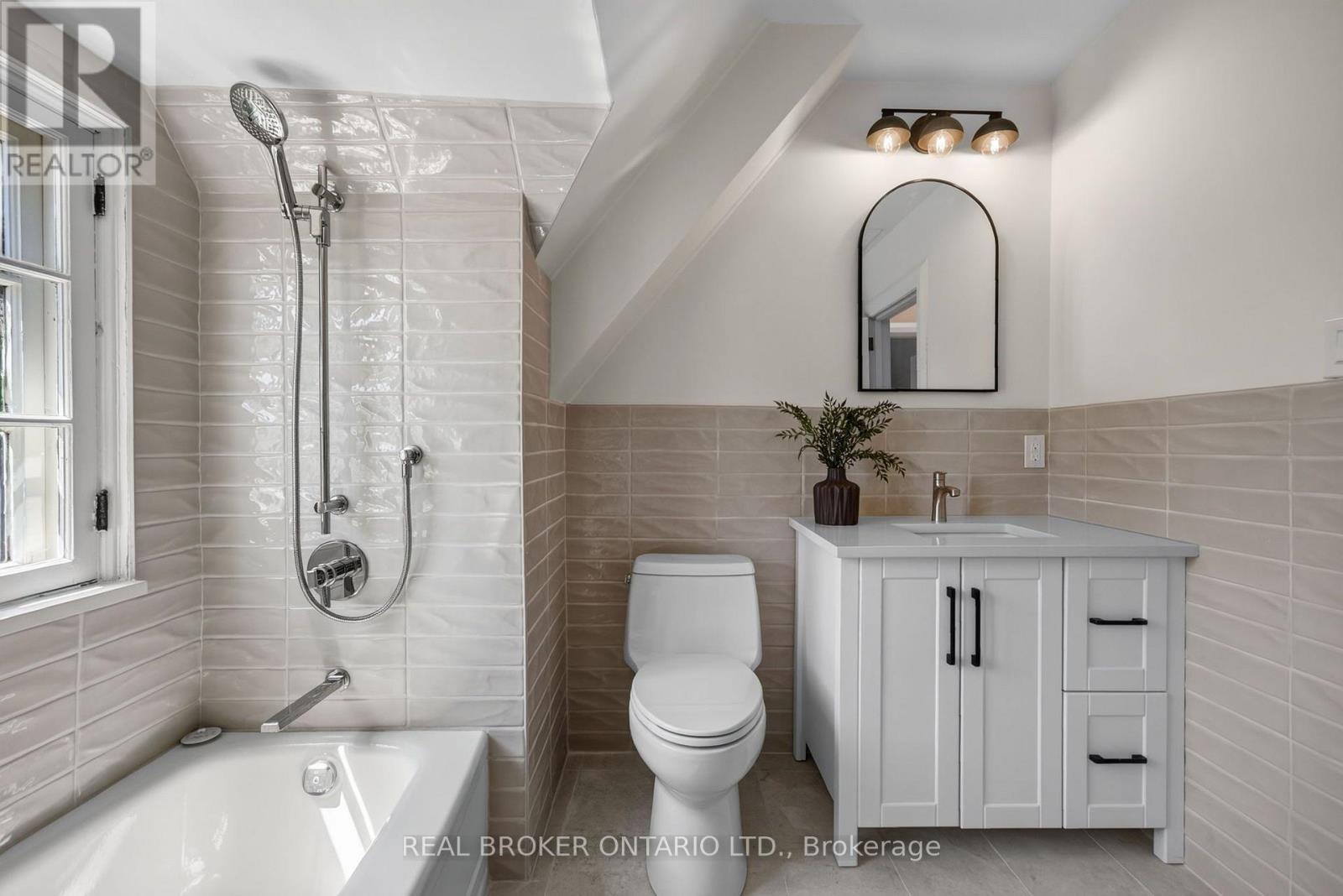17 LAKEVIEW TERRACE - Image 35