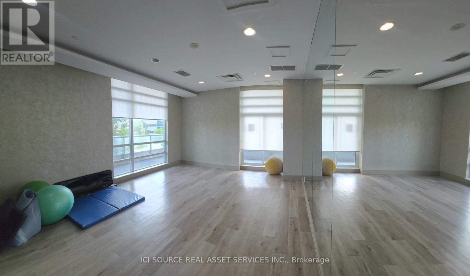 #221 2035 SHEPPARD AVENUE E - 18