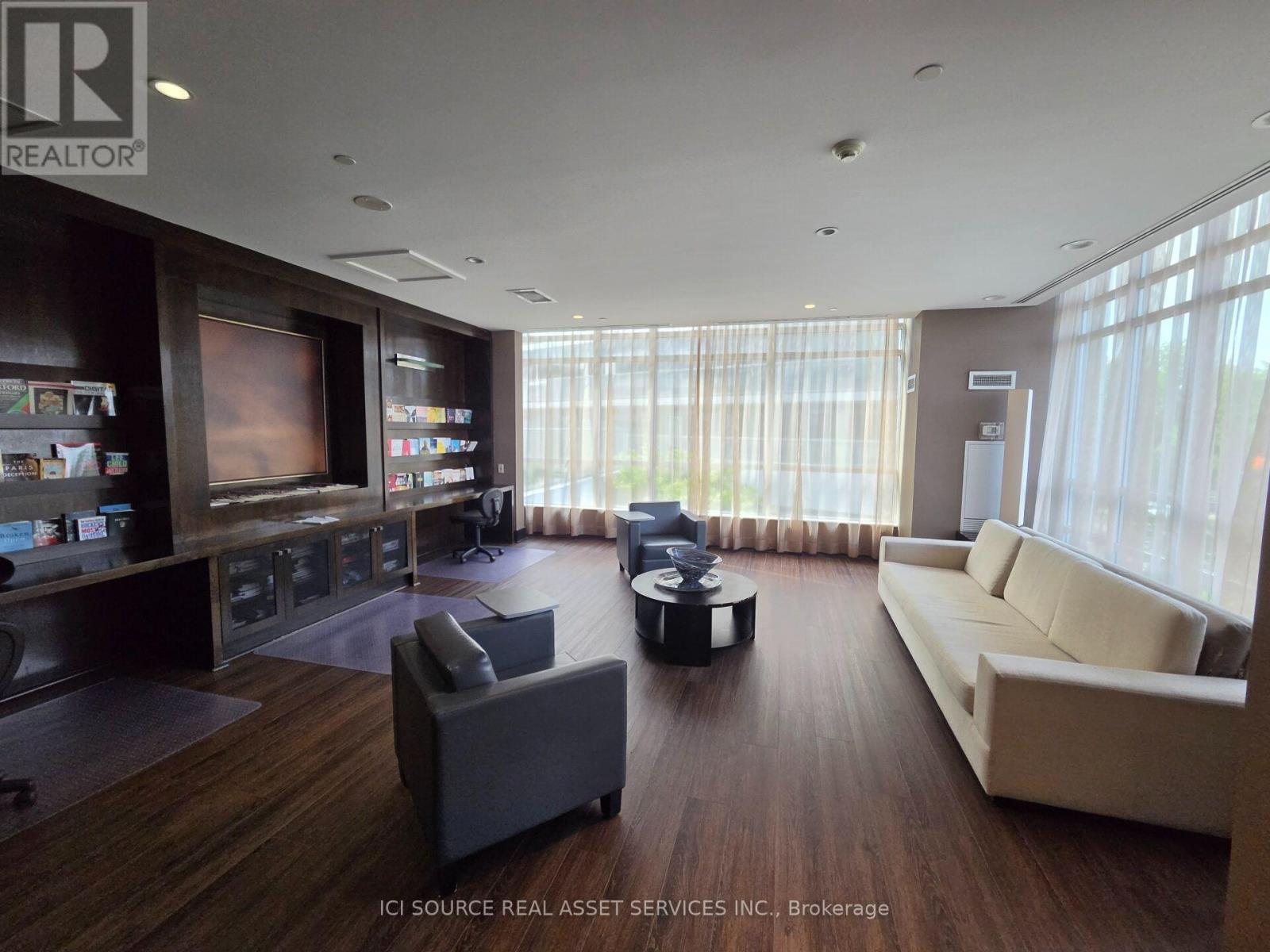 #221 2035 SHEPPARD AVENUE E - 21