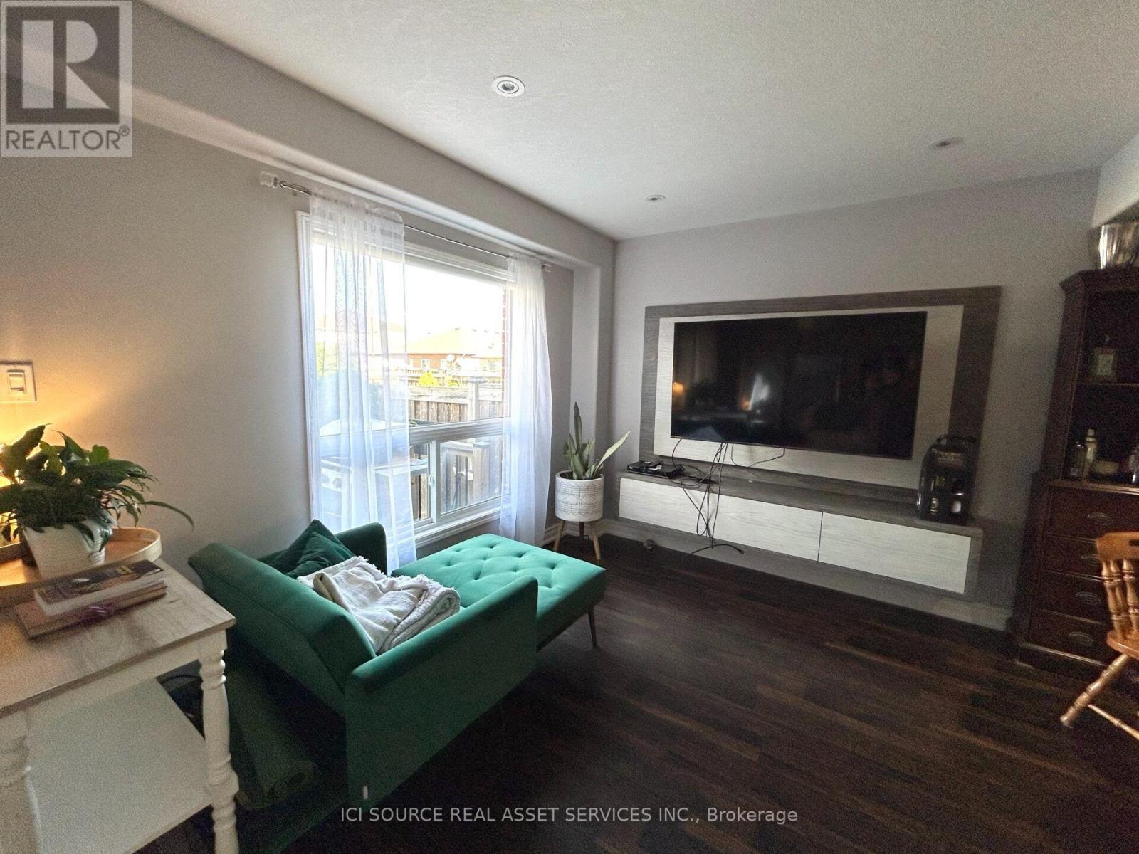 70 FALKNER ROAD - 11