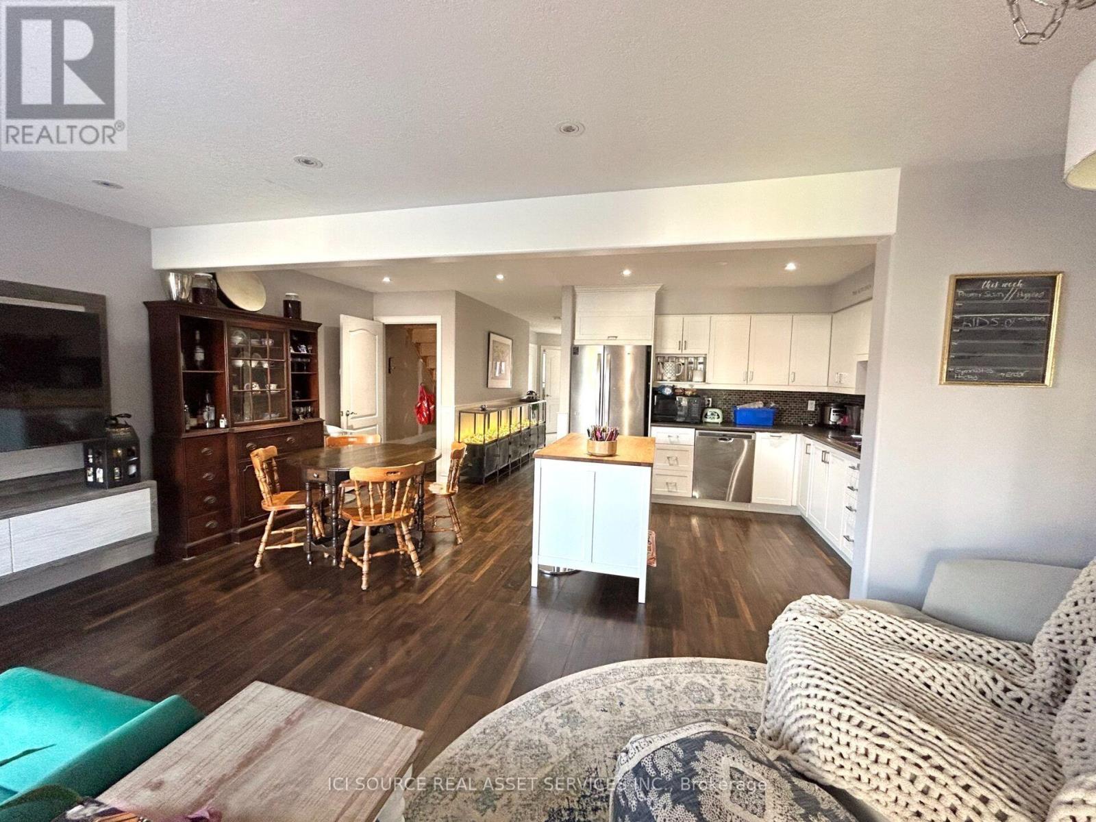 70 FALKNER ROAD - 12