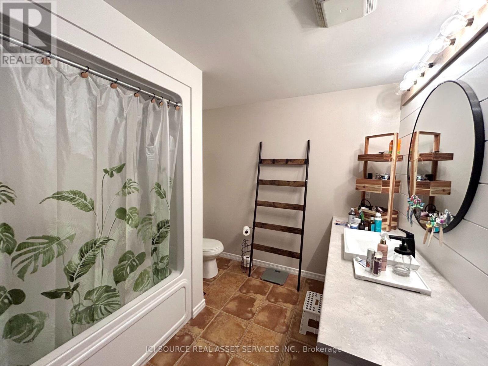 70 FALKNER ROAD - 20