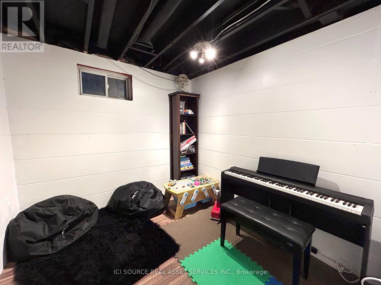 70 FALKNER ROAD - 31