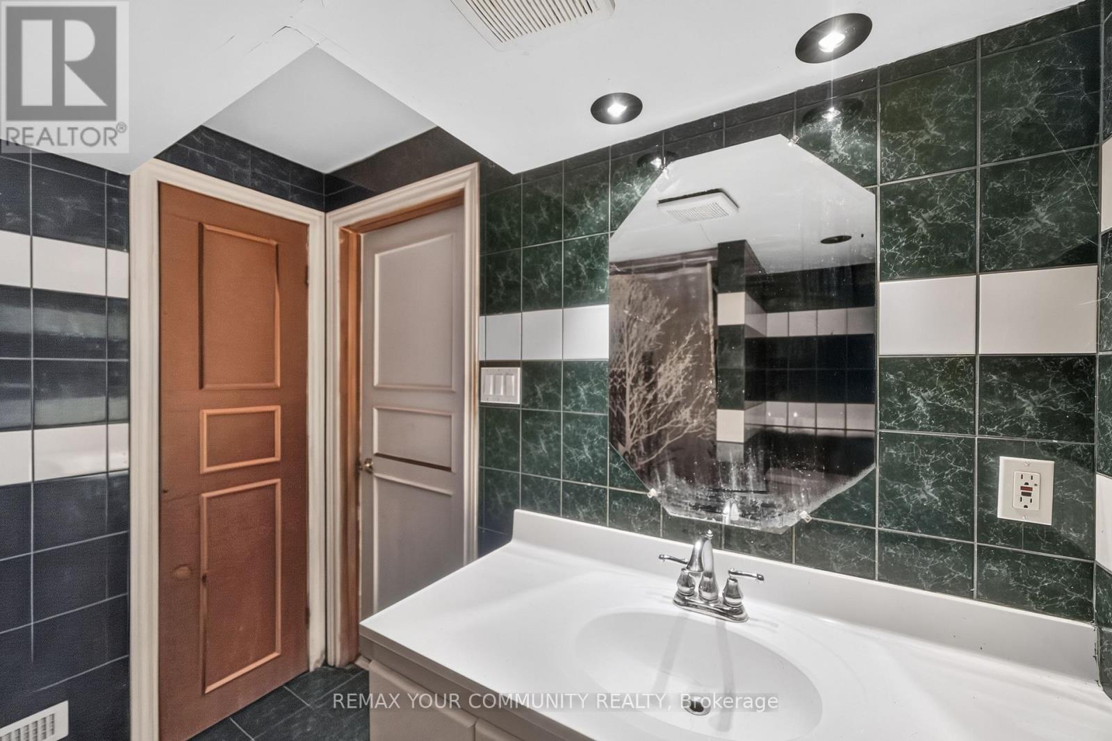 79 WESTHAMPTON DRIVE - 26