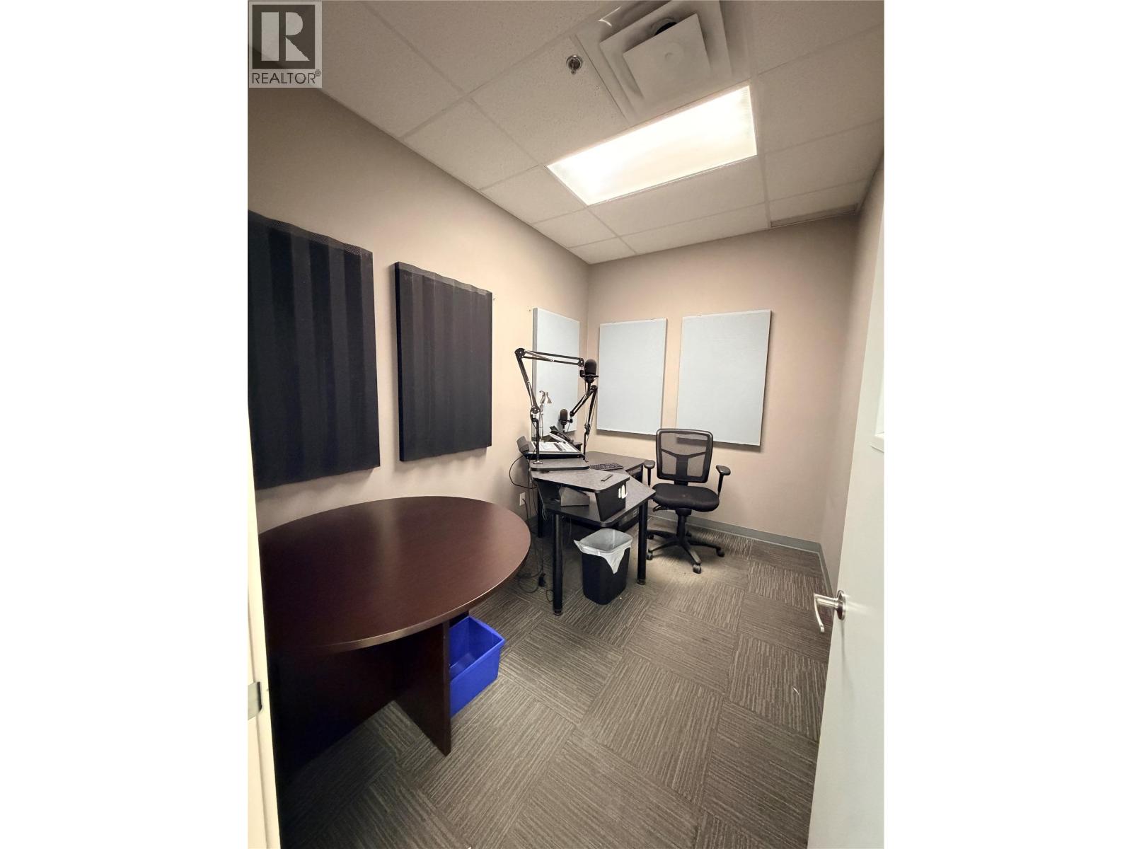 212 1634 Harvey Avenue, Kelowna