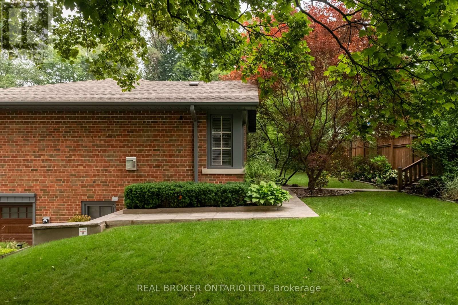 147 THOMPSON AVENUE - Image 36