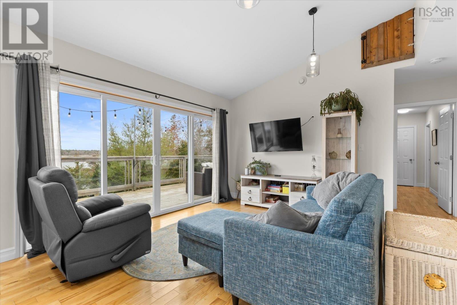 5853 3 Highway - 10