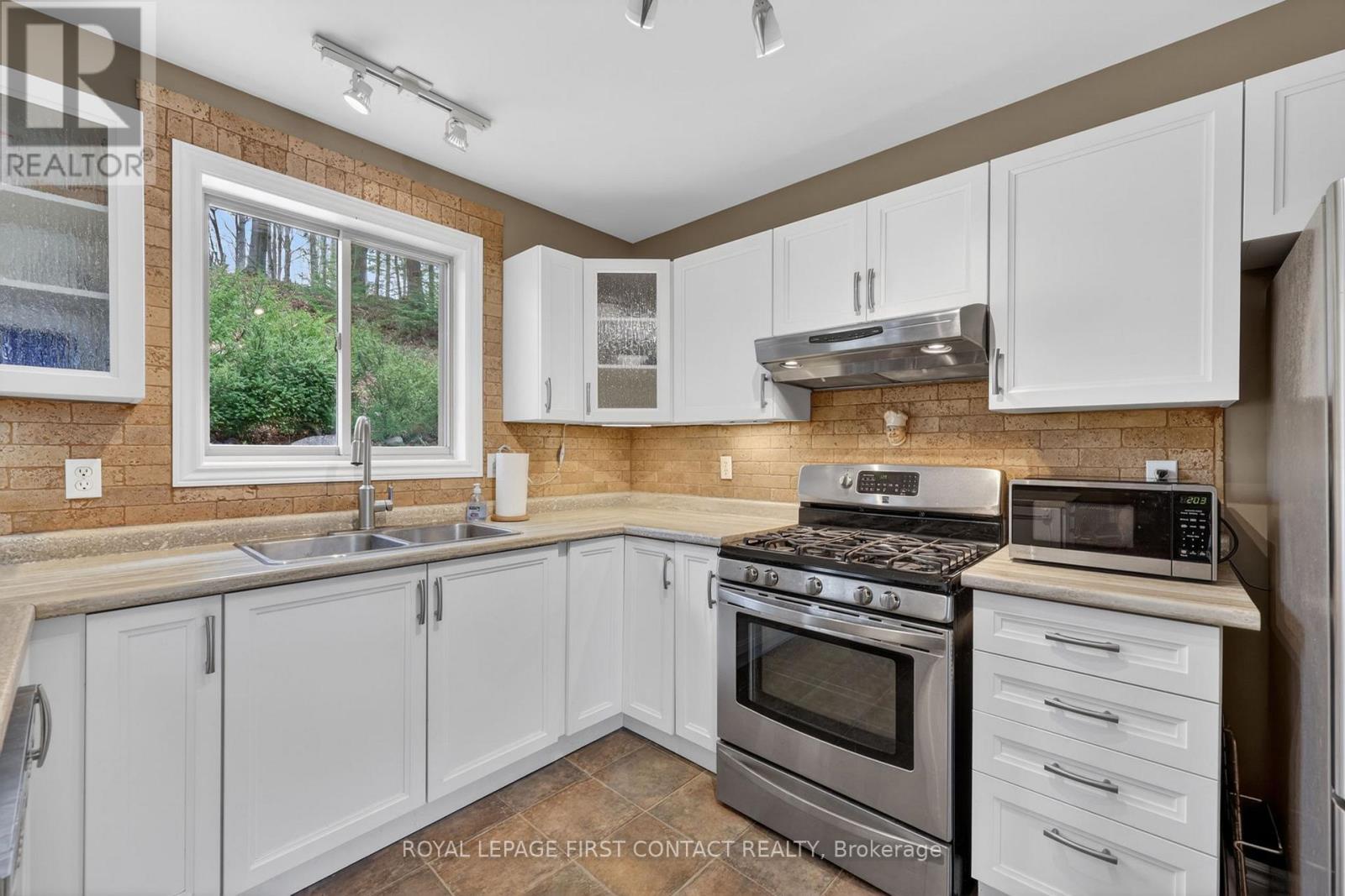 23 MCFADDEN DRIVE - 19