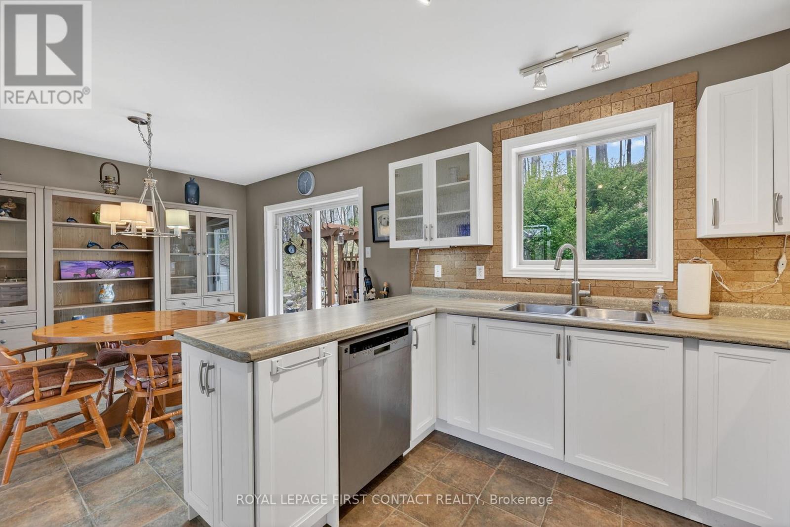 23 MCFADDEN DRIVE - 17