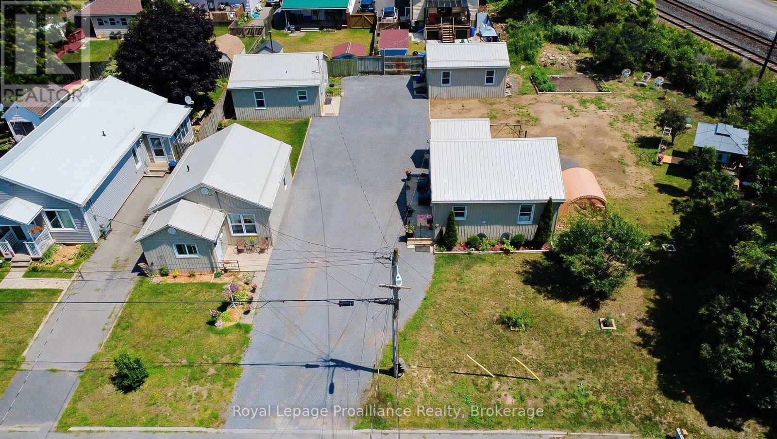 1, 1A, 3, & 3A RAMSAY AVENUE - 24