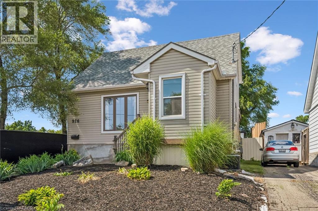 976 GUELPH Street — photo 2