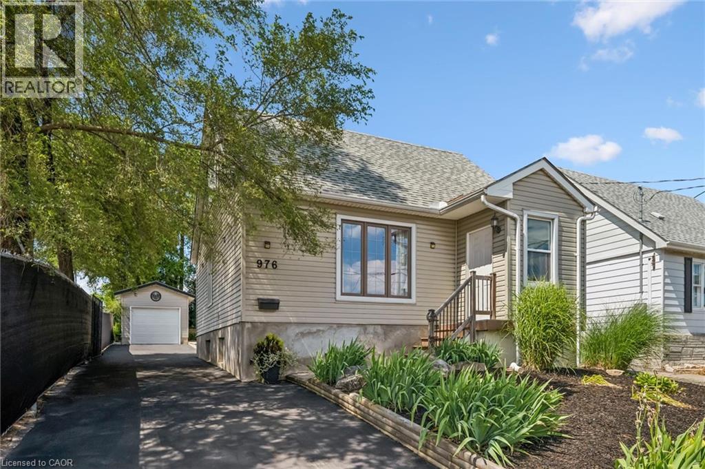 976 GUELPH Street — photo 3