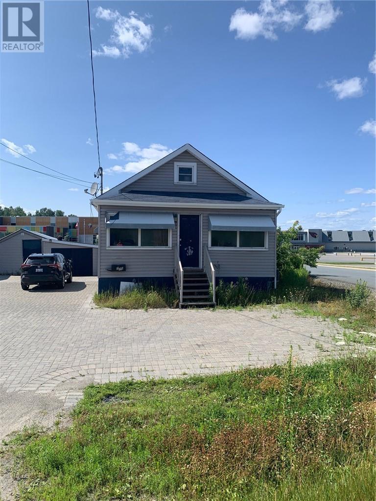 775 FALCONBRIDGE RD - 1