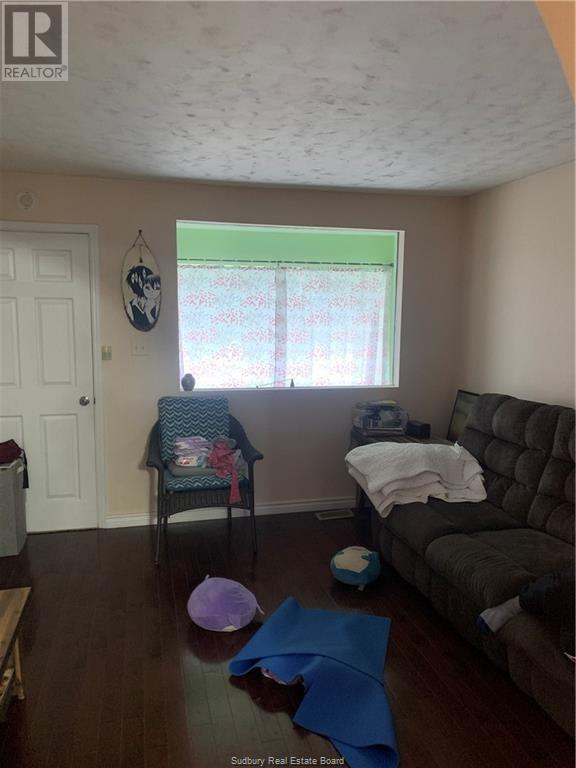 775 FALCONBRIDGE RD - 11