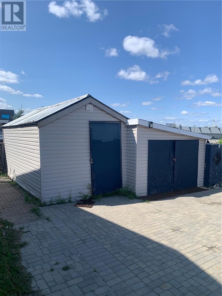 775 FALCONBRIDGE RD - 5