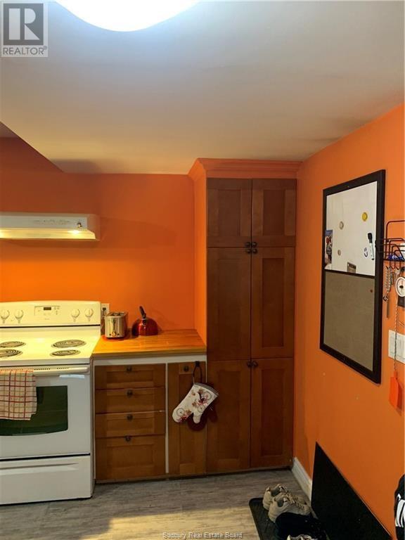 775 FALCONBRIDGE RD - 8