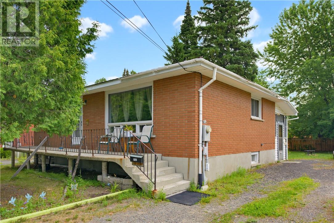 782 Westmount - 1