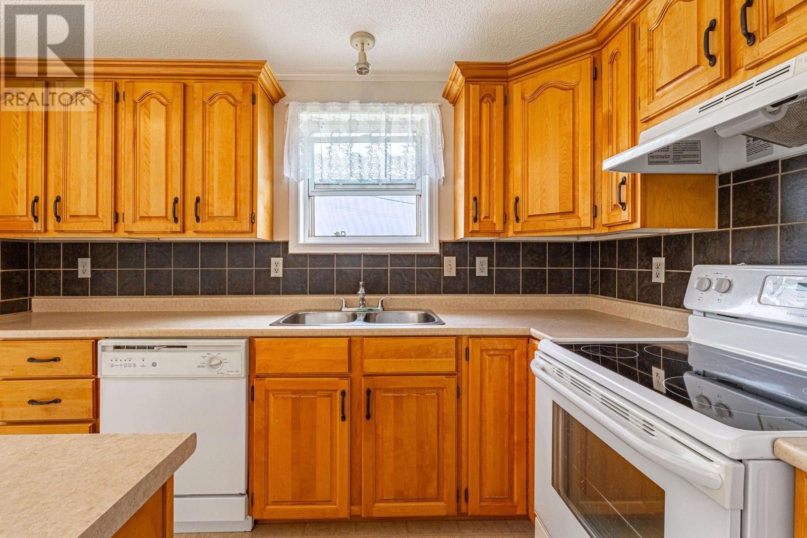 27 PERRY Lane - 9