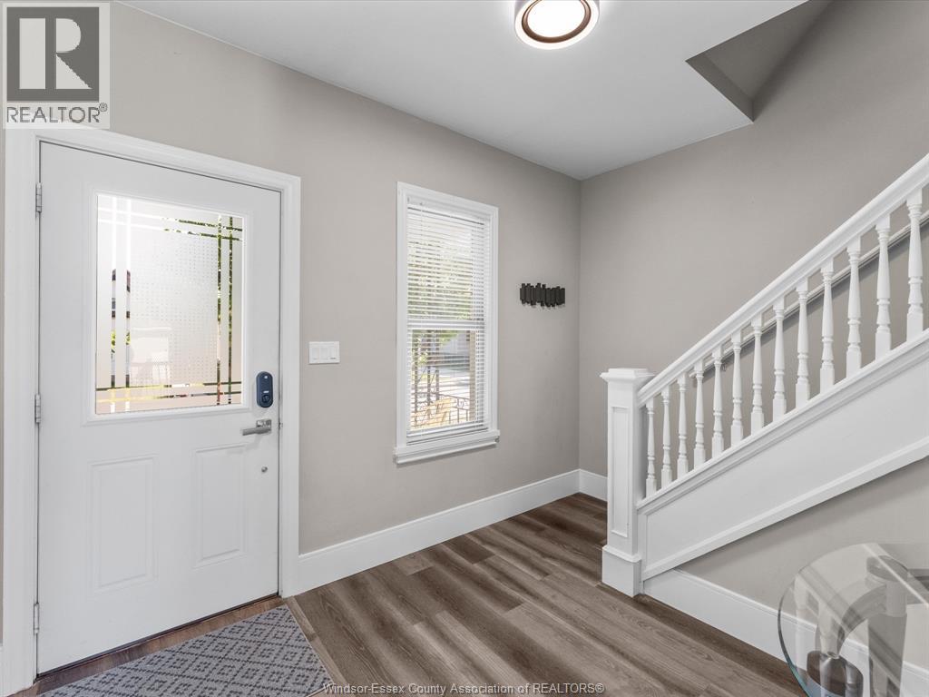 477 Pierre AVENUE - 2