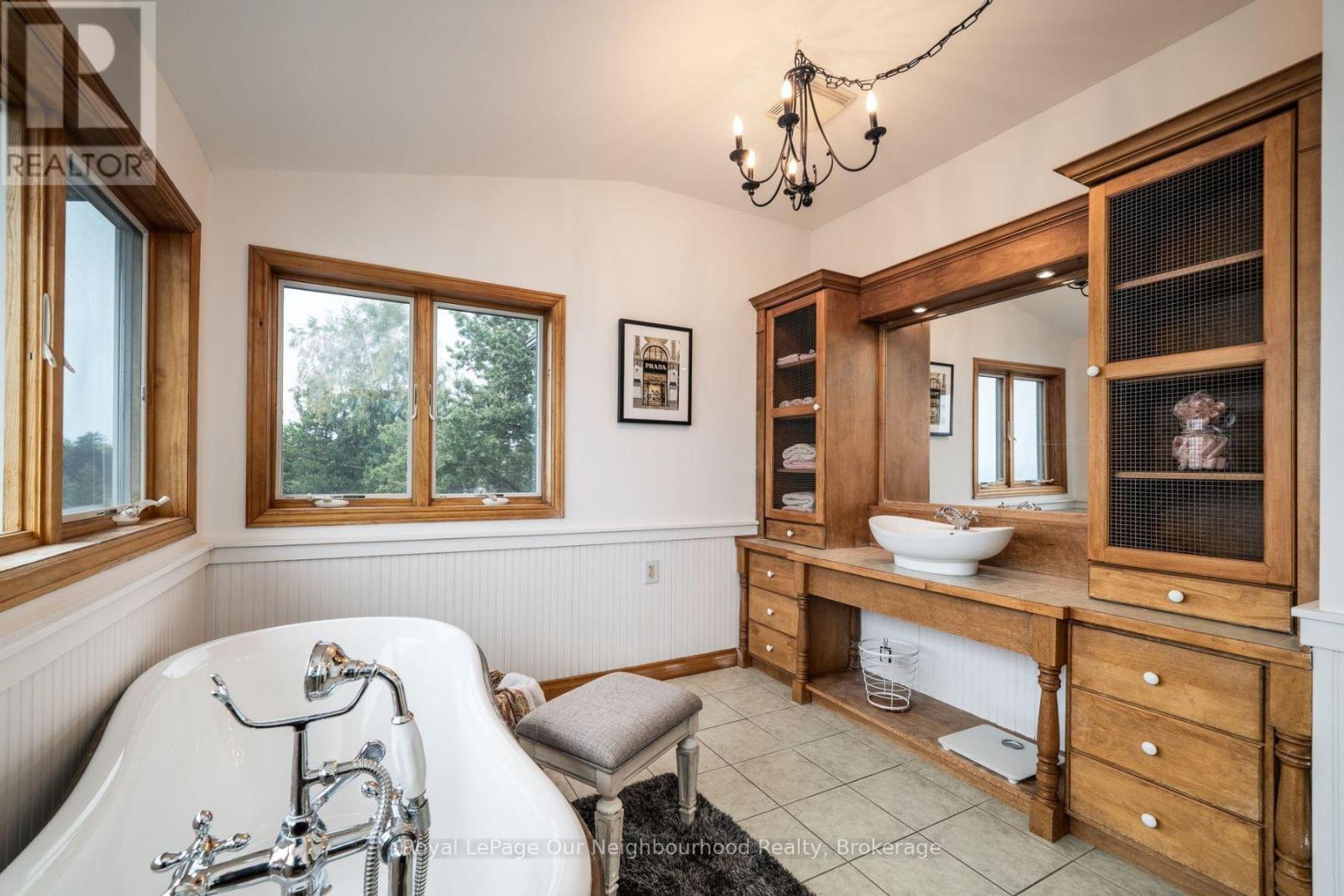 3741 LAKESHORE ROAD E - 13