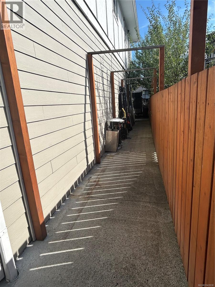 1327 Justine Pl - 71