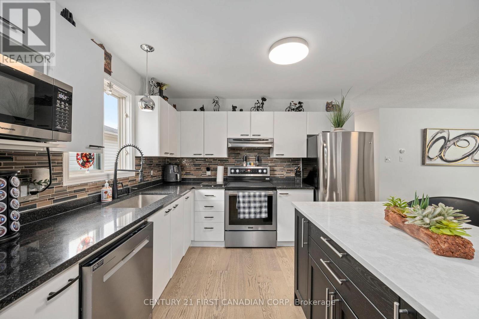 902 RAILTON AVENUE - 6