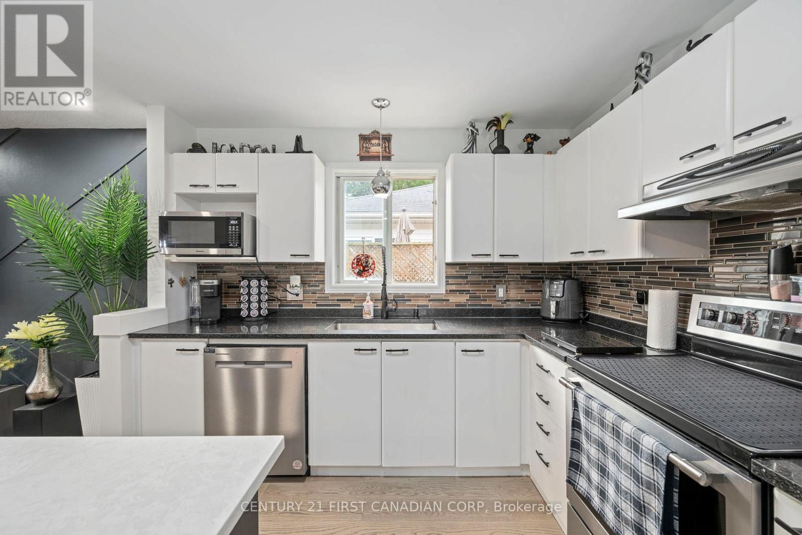 902 RAILTON AVENUE - 8