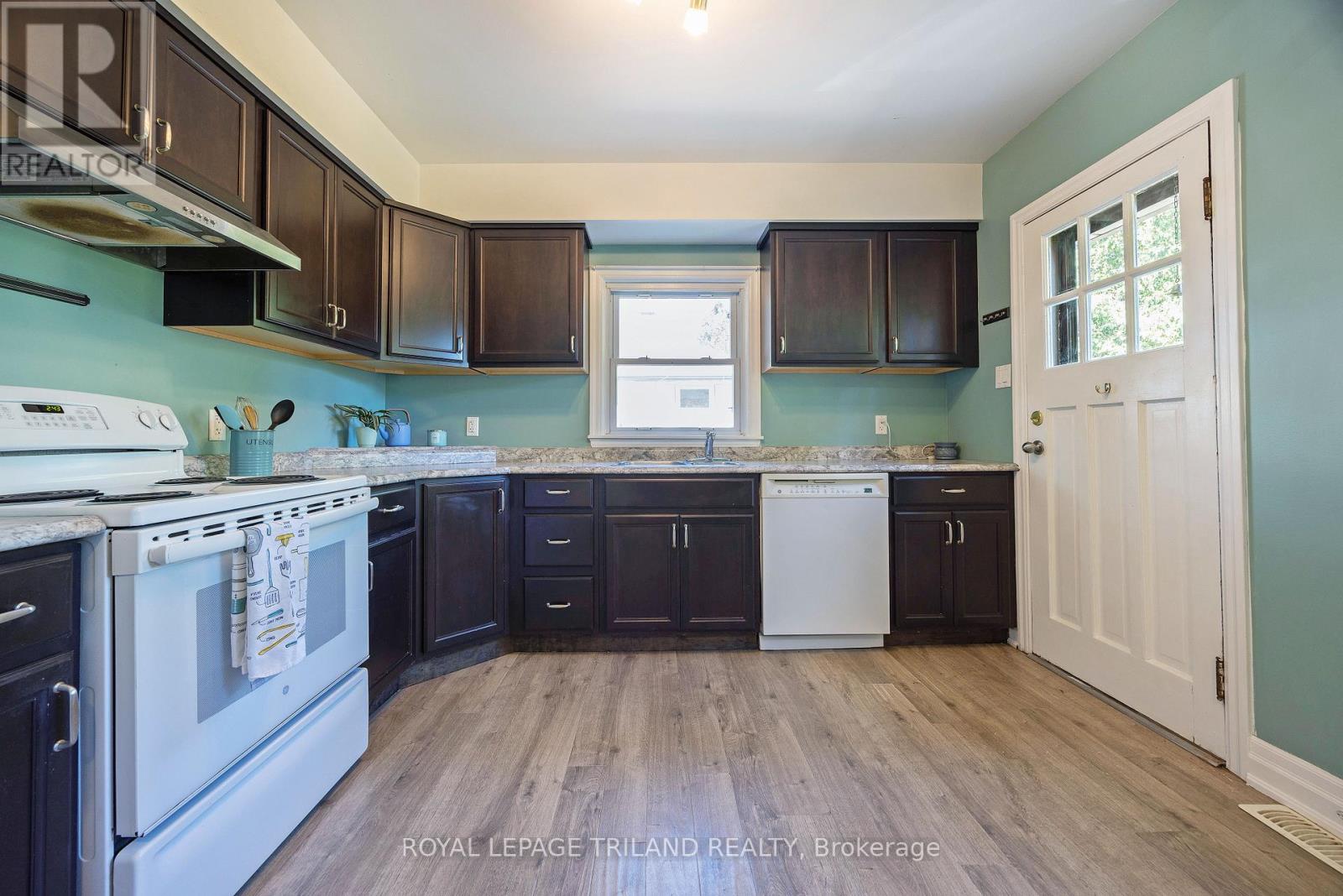 1874 CHURCHILL AVENUE - 10