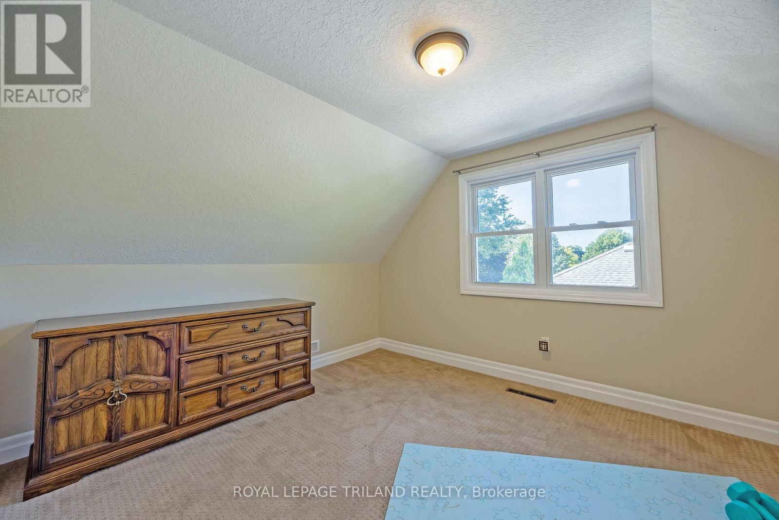 1874 CHURCHILL AVENUE - 15
