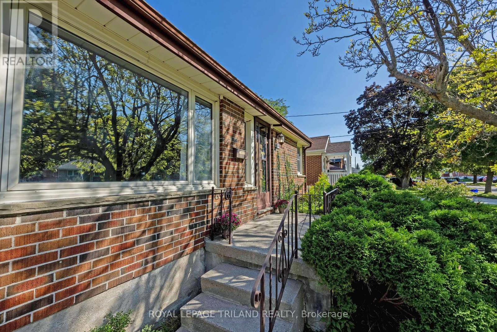 1874 CHURCHILL AVENUE - 2