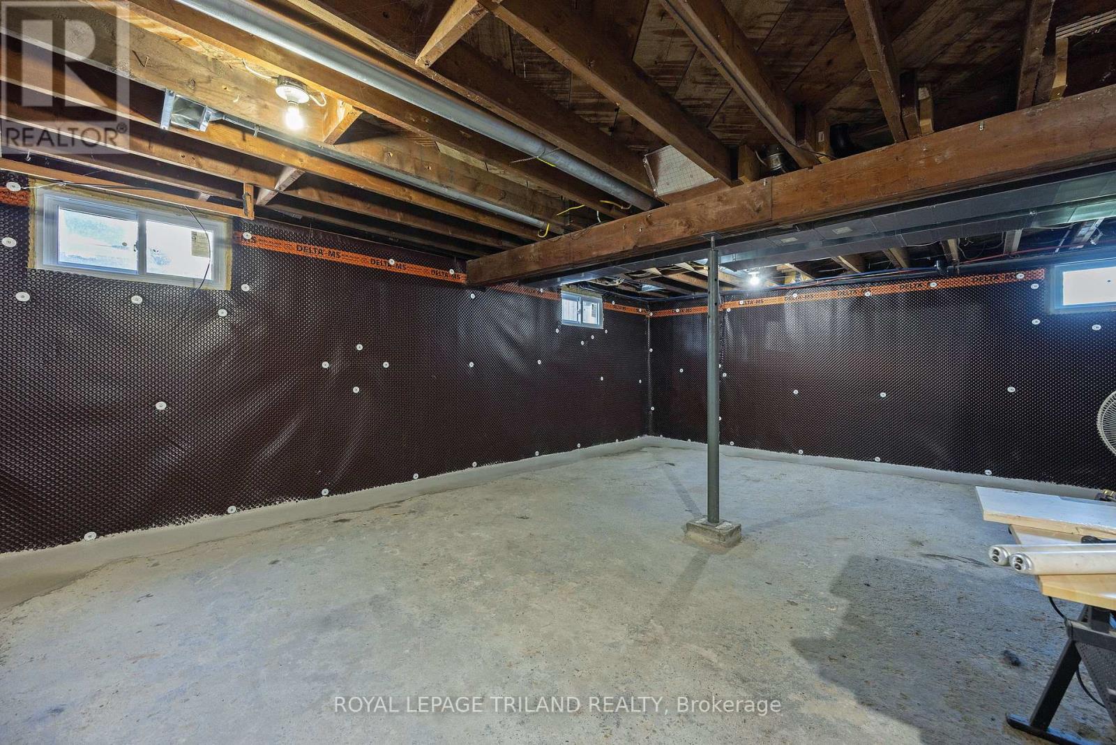 1874 CHURCHILL AVENUE - 20