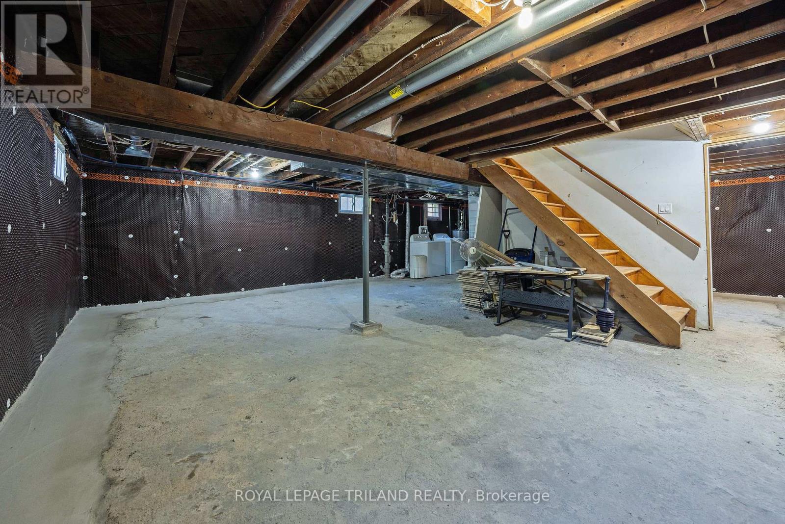 1874 CHURCHILL AVENUE - 21