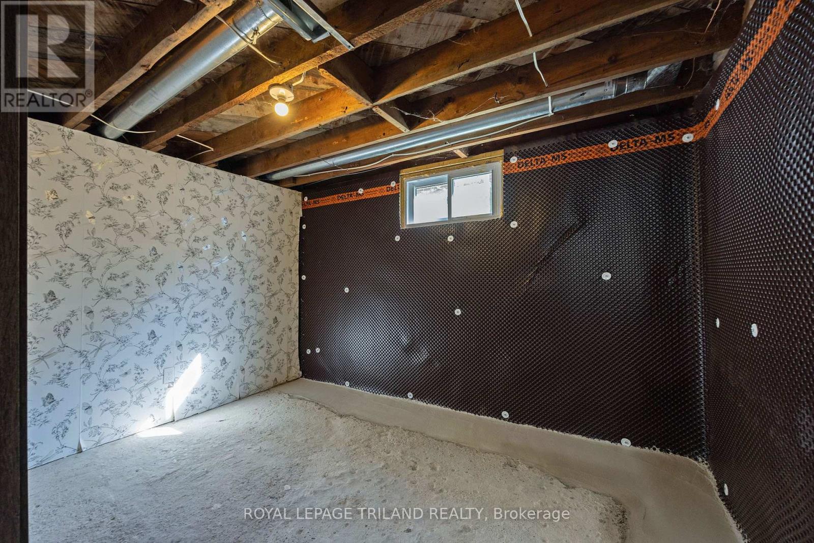 1874 CHURCHILL AVENUE - 23