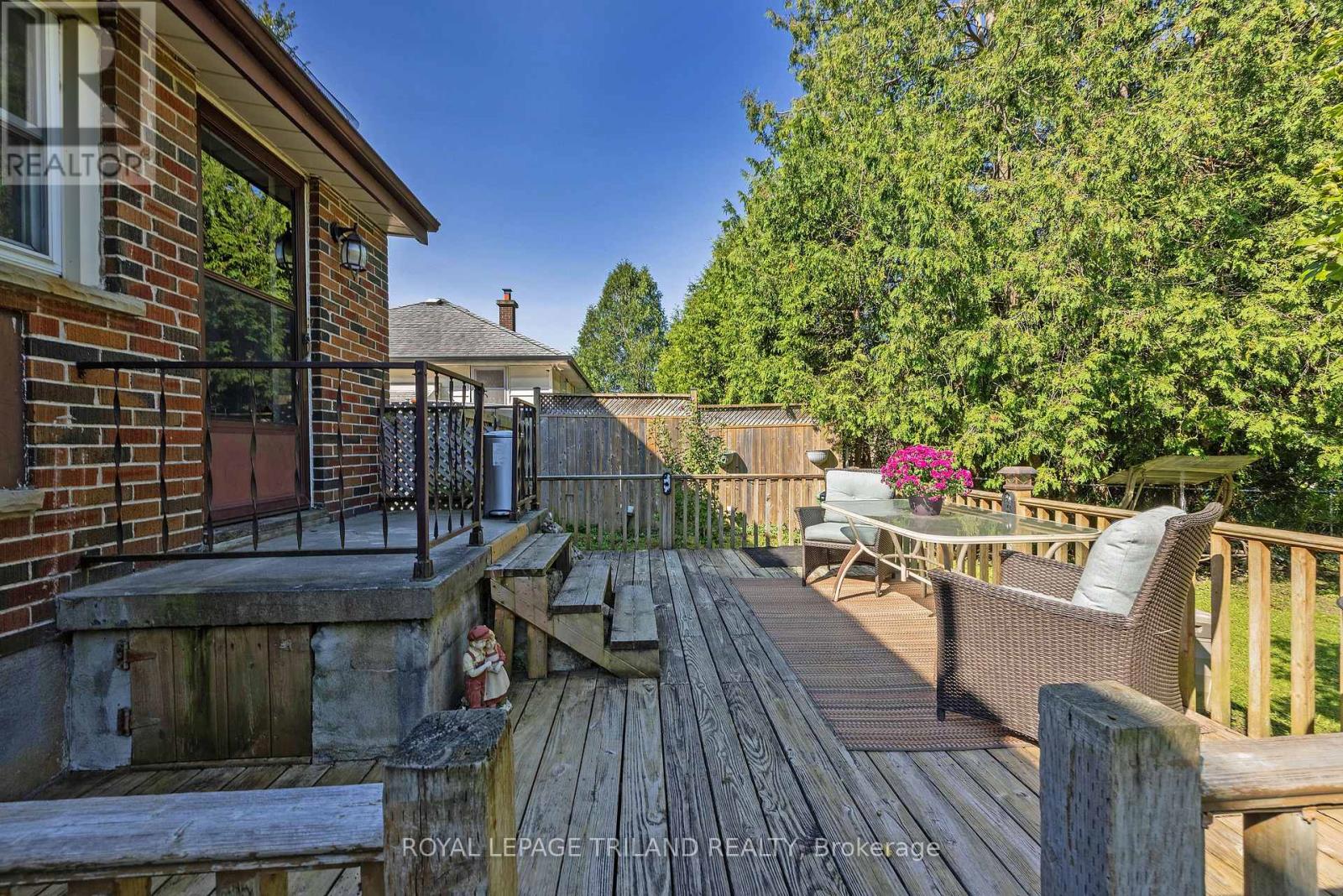 1874 CHURCHILL AVENUE - 25