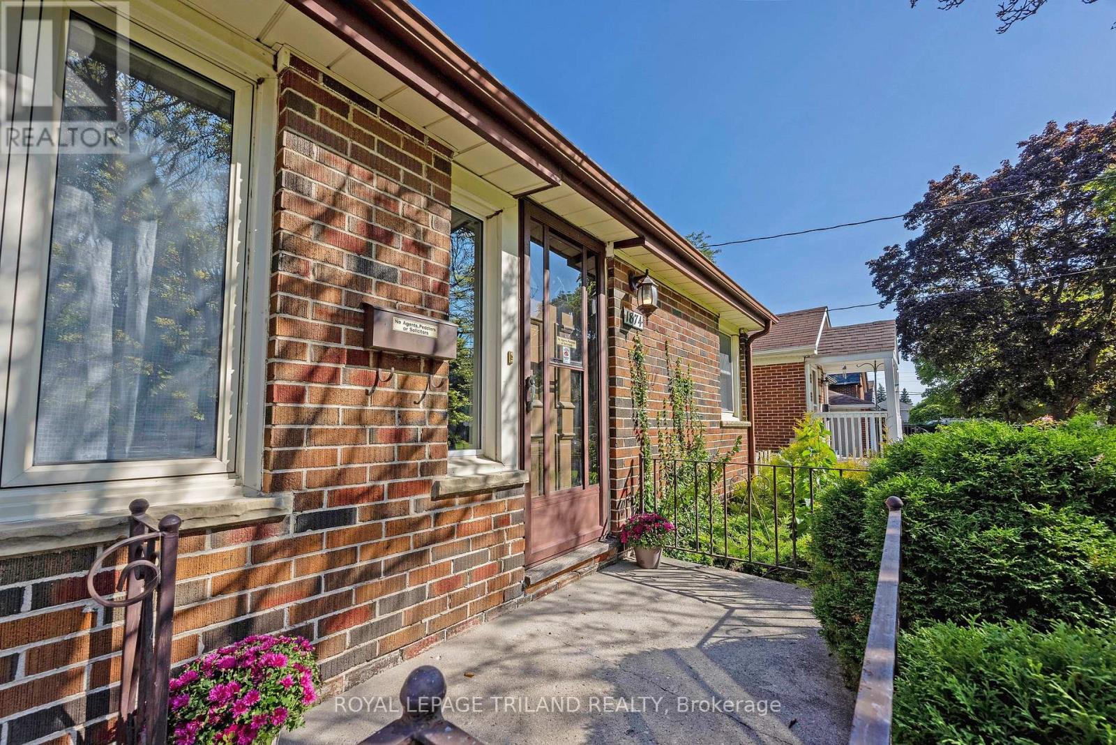 1874 CHURCHILL AVENUE - 3