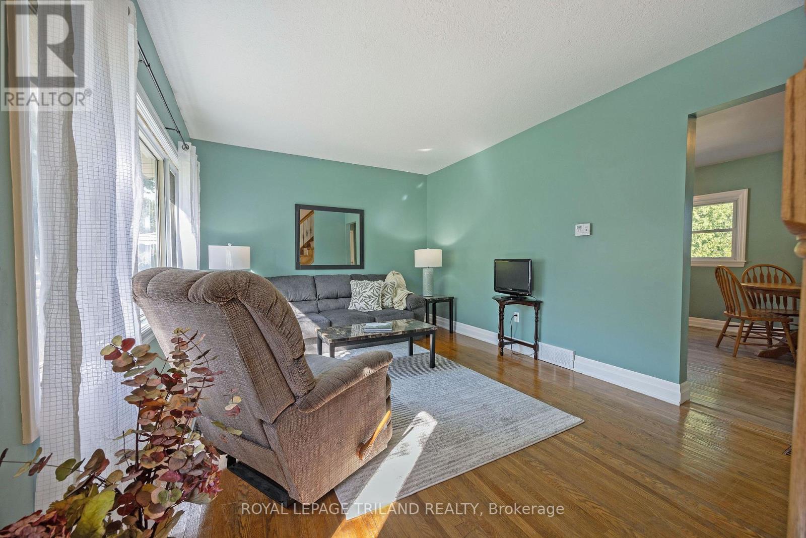 1874 CHURCHILL AVENUE - 5