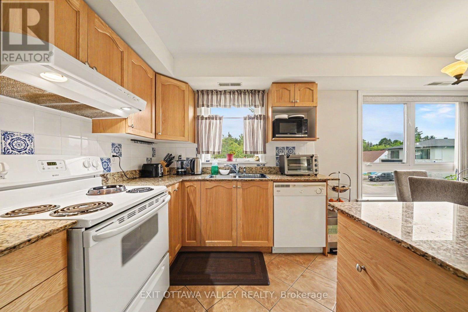 #208 14 NORICE STREET - 15