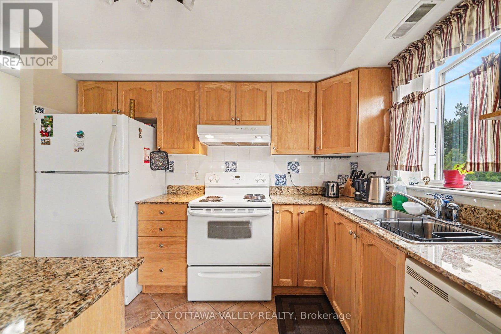 #208 14 NORICE STREET - 16