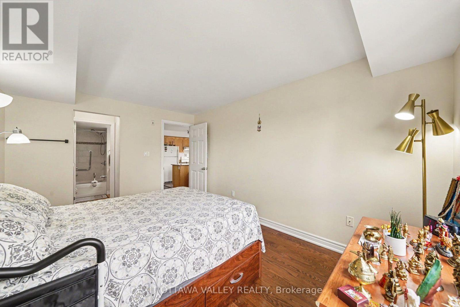 #208 14 NORICE STREET - 18