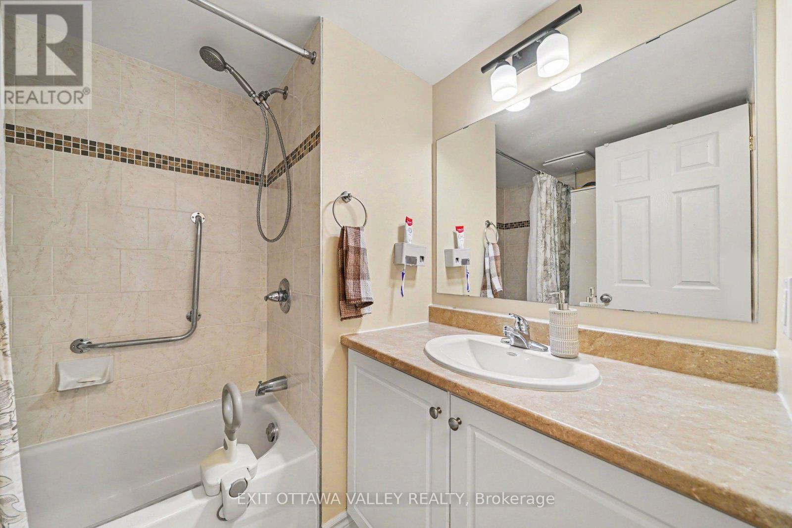 #208 14 NORICE STREET - 19